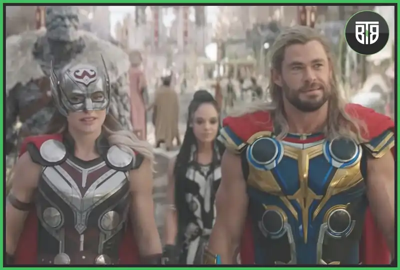 Thor is with his Girlfriend in Thor: Love and Thunder 2022, marvel series in order